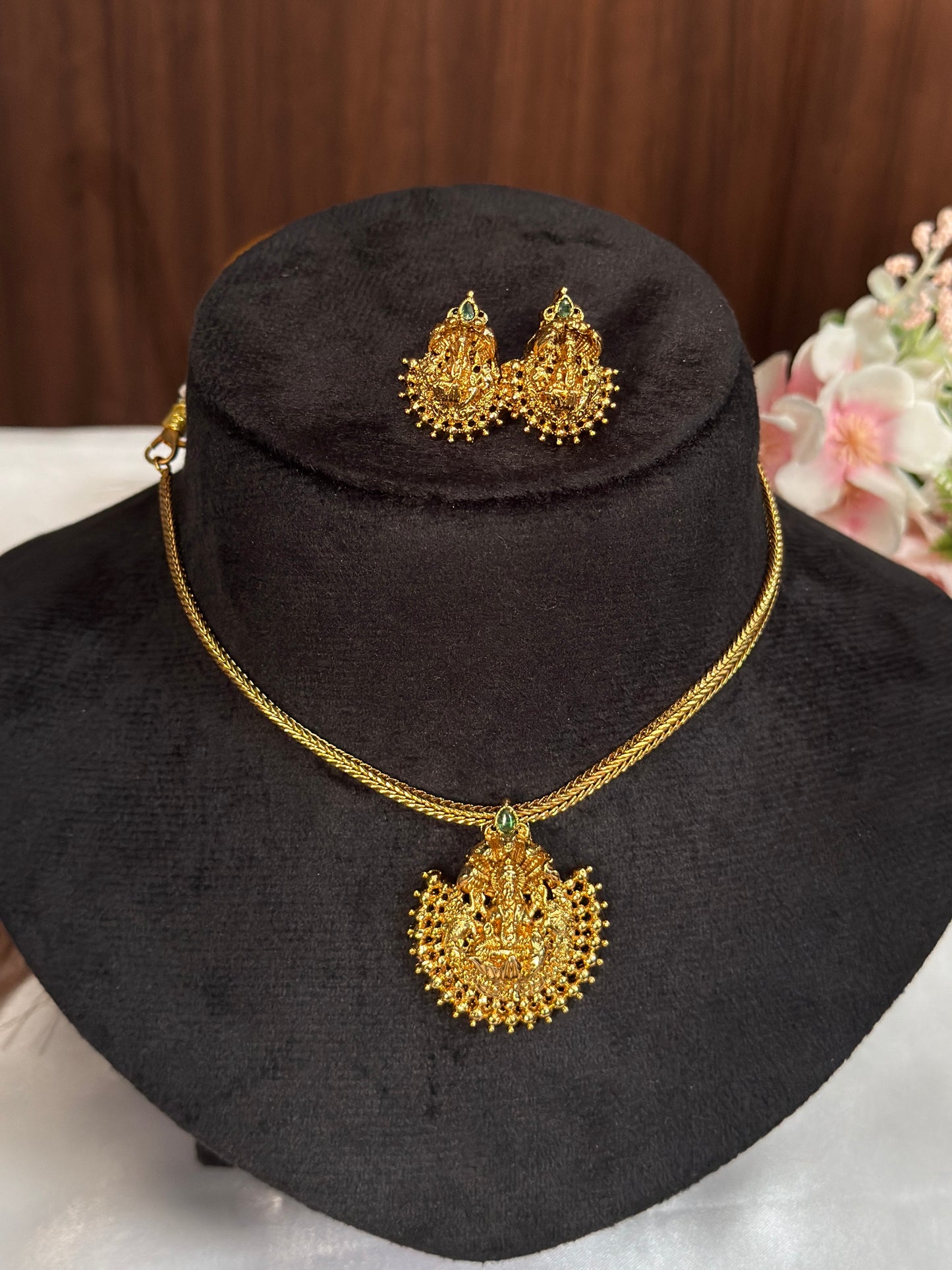 cute lakshmi pendant necklace NE48