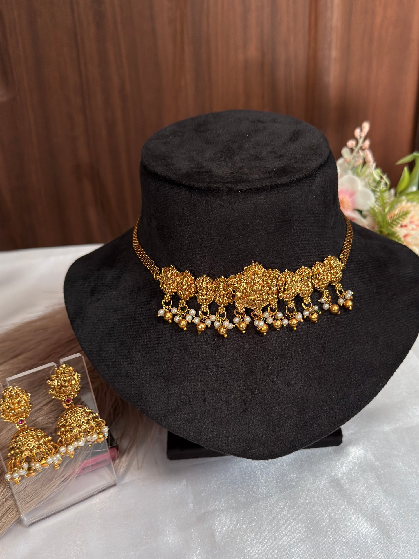 Lakshmi Choker with Pearls CHO14
