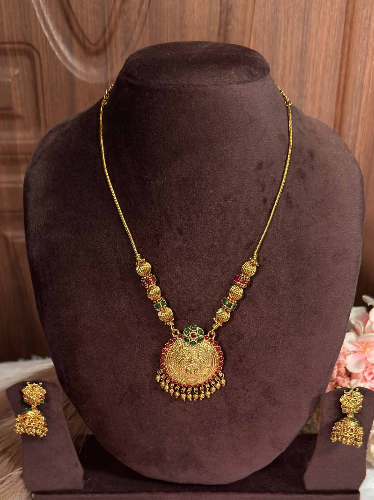Round Dollar Short Chain SC39