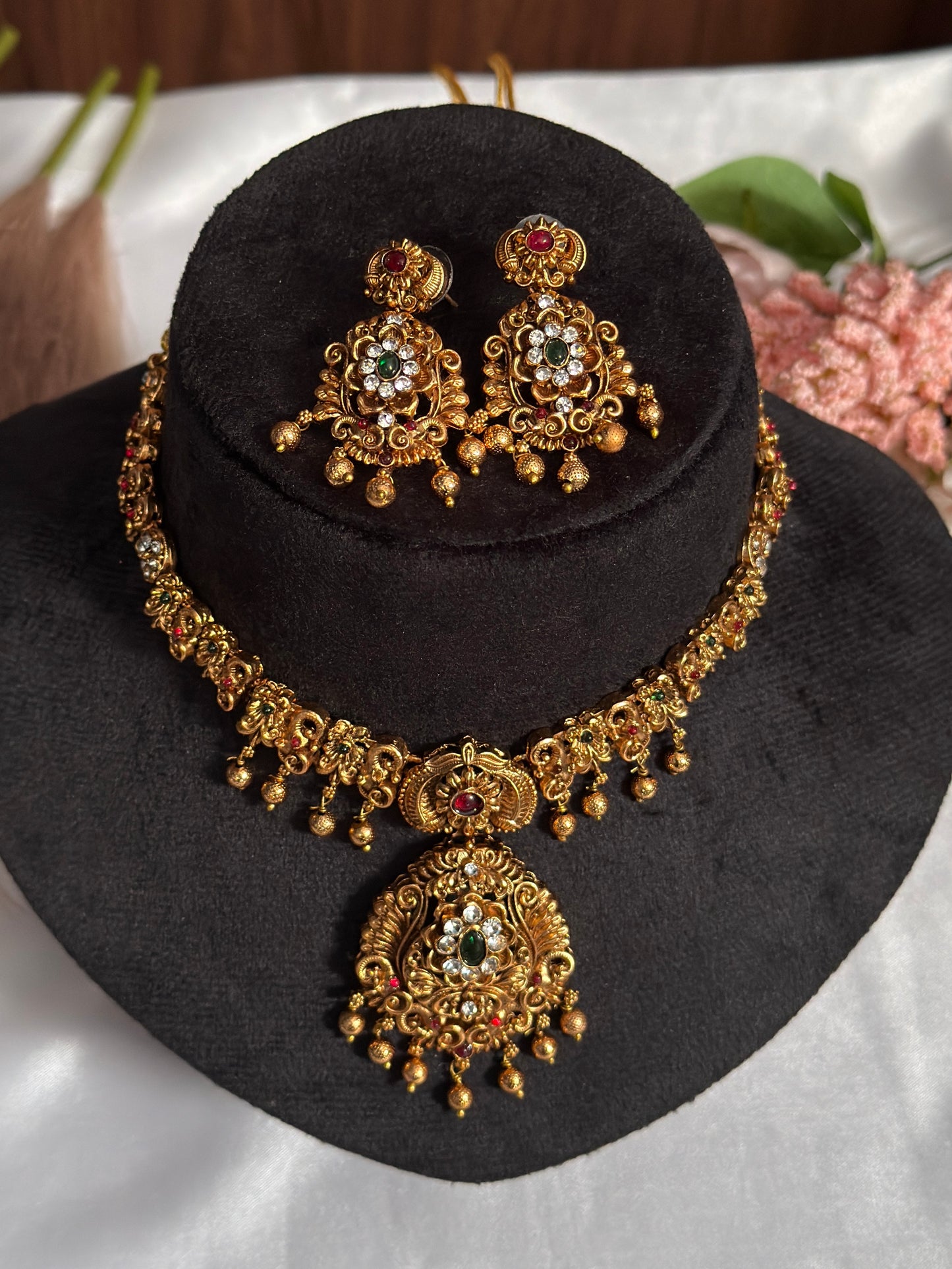 Non Idol Stone Necklace NE82