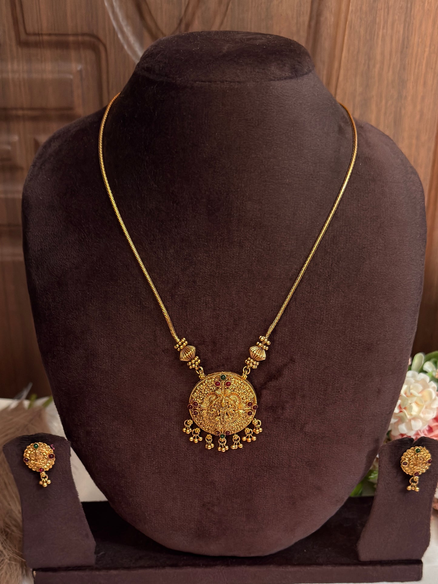 Round Dollar Short Chain SC49