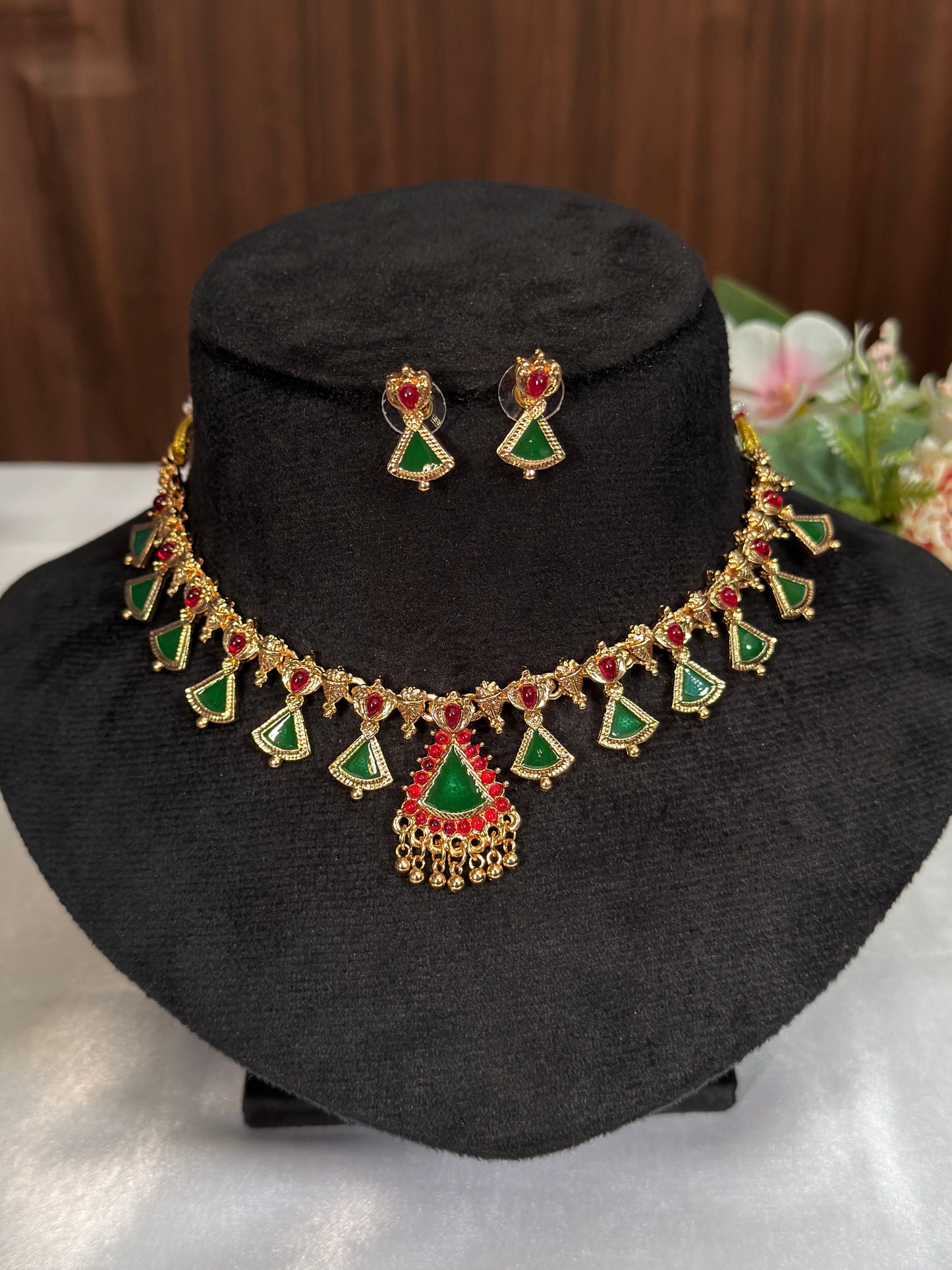 Green Triangle Short Necklace