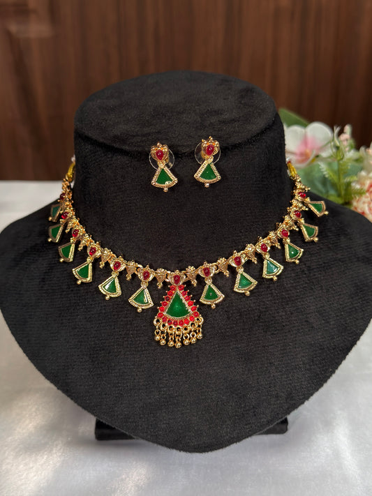 Green Triangle Short Necklace NE114