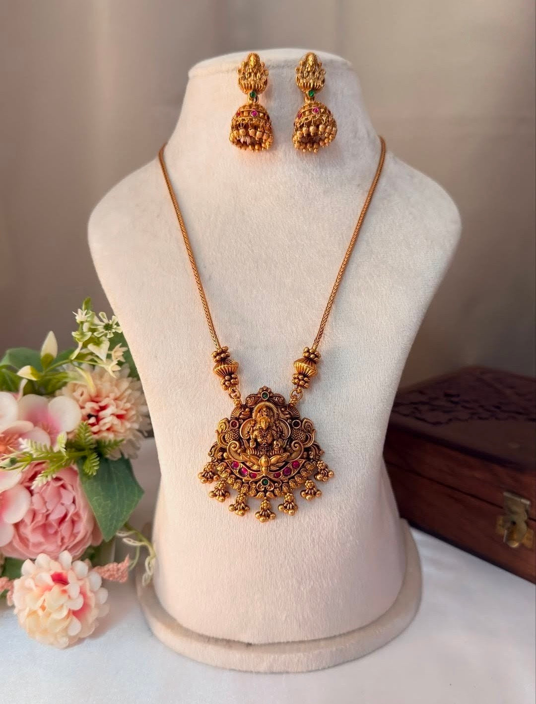 Lakshmi pendent single short chain SC22
