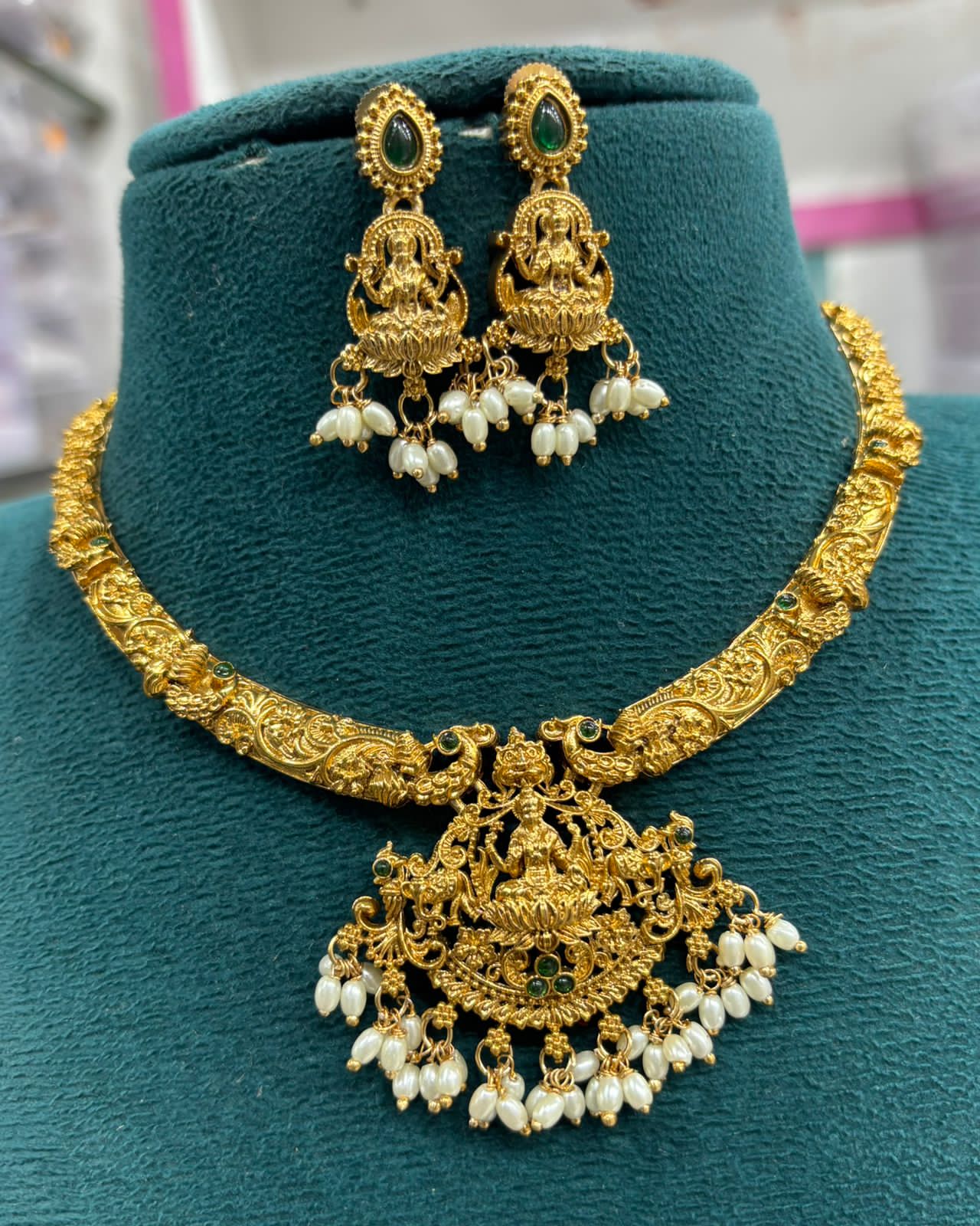 Pearl Hanging Lakshmi Necklace NE151