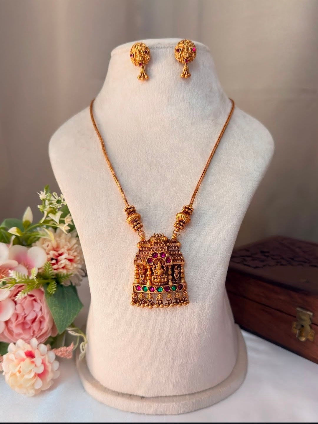 Goddess square pendant short chain SC26