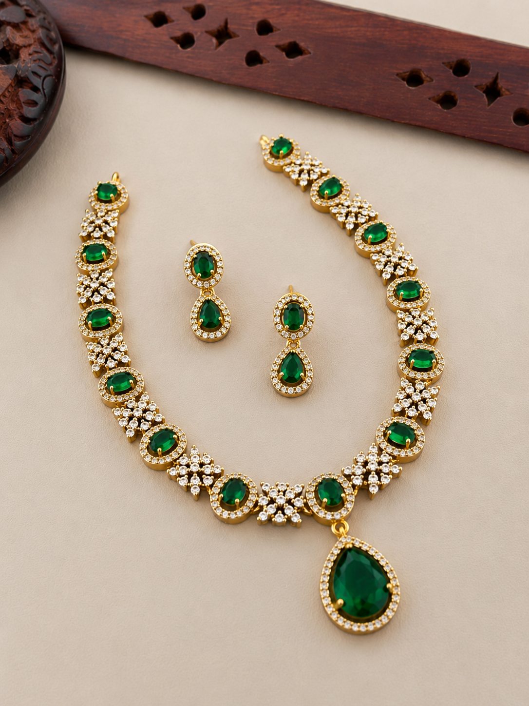 Elegant Teardrop Necklace Set DIA69